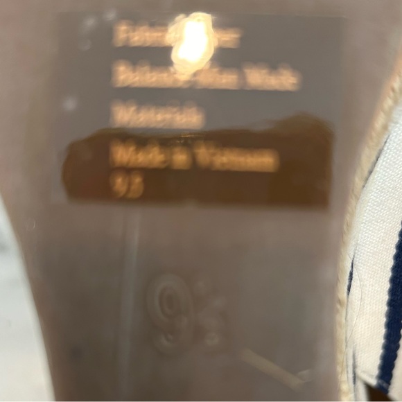 Kelly & Katie wedges blue and white striped NWT in box - Picture 7 of 9